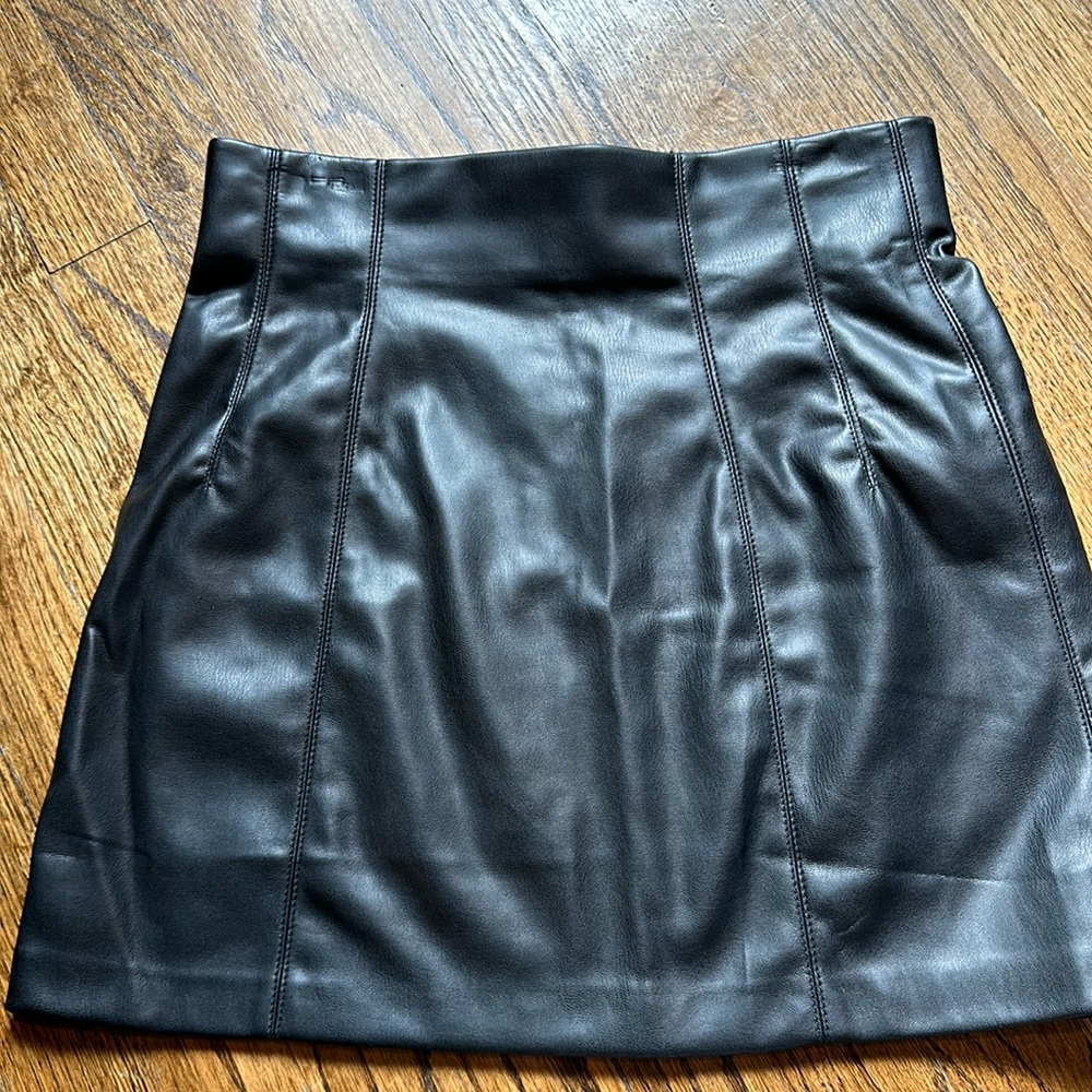 Zara black stretch faux leather mini skirt size medium